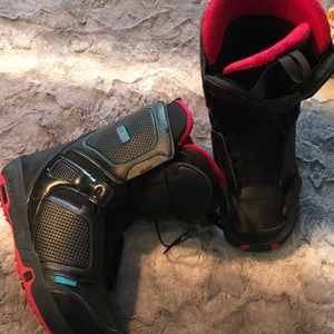 Snowboard boots